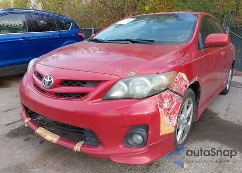 2011 Toyota Corolla S z USA, uszkodzony, nr VIN 2T1BU4EE4BC681944